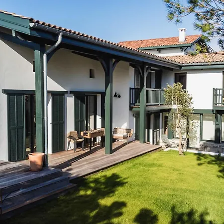 House Keyweek Design Swimming Pool Near Bidart