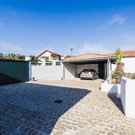 House Keyweek Design Swimming Pool Near Villa