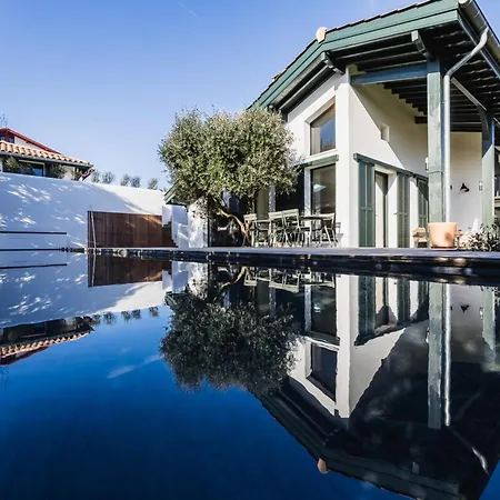 House Keyweek Design Swimming Pool Near 别墅 比达尔